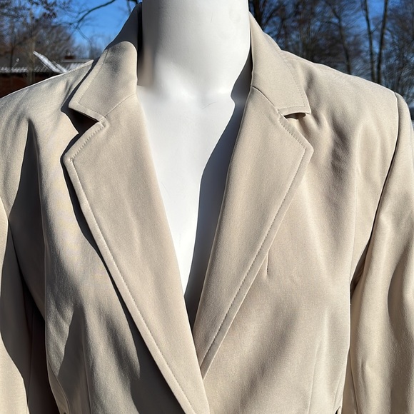 Harve Benard cute blazer 14 - Picture 3 of 8